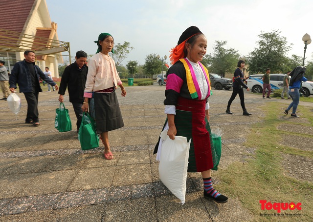 Làng Văn hóa, Du lịch các dân tộc Việt Nam tặng 500 phần quà “Tết vì người nghèo” năm 2023  - Ảnh 2.