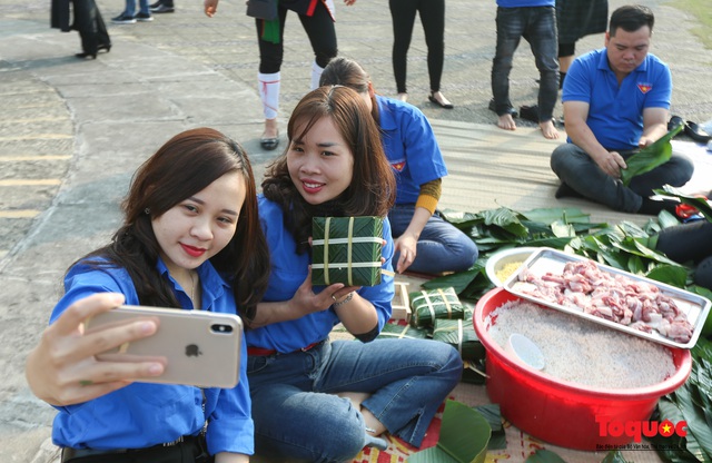 Hơn 1000 bánh chưng xanh cùng người nghèo ăn Tết Canh Tý 2020 - Ảnh 10.