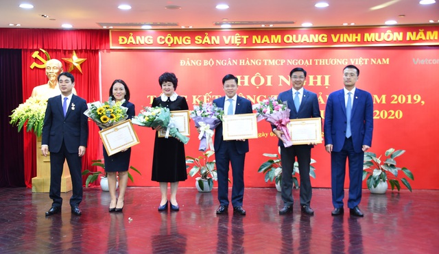 Đảng bộ Vietcombank tổ chức Hội nghị tổng kết công tác Đảng năm 2019 và triển khai nhiệm vụ năm 2020 - Ảnh 7.