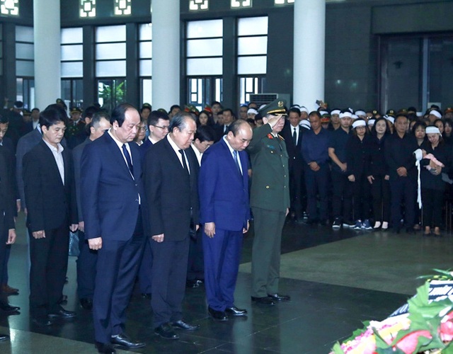 Thủ tướng Nguyễn Xuân Phúc viếng ba chiến sĩ hy sinh ở Đồng Tâm - Ảnh 2.