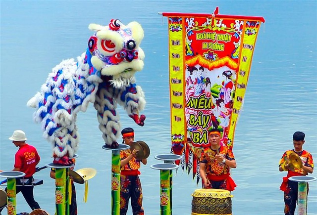 Tết này, Đà Nẵng đã có lễ hội hoa Xuân Phát Tài còn rực rỡ hơn - Ảnh 5.