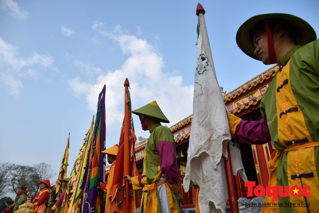 Du khách thích thú xem tái hiện nghi lễ dựng nêu đón Tết tại Kinh thành Huế - Ảnh 6.