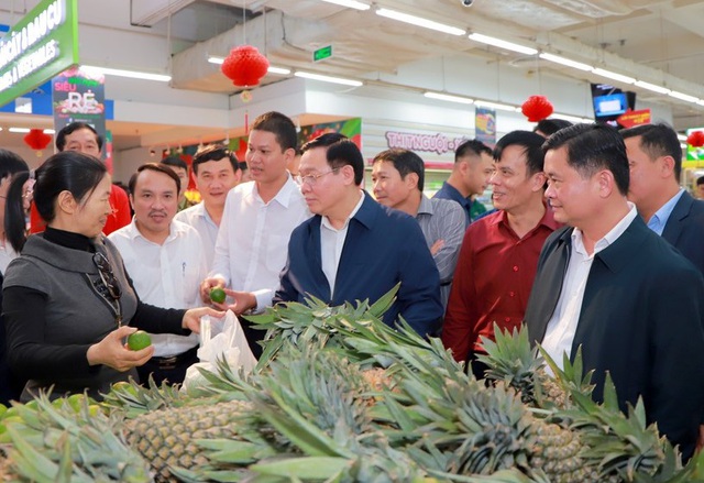 Hình ảnh Phó Thủ tướng Vương Đình Huệ đi chợ Tết - Ảnh 8.