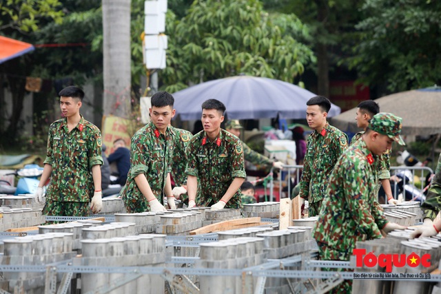 Cận cảnh trận địa pháo hoa bên Hồ Tây trước giờ khai hỏa chào năm mới Canh Tý 2020 - Ảnh 3.