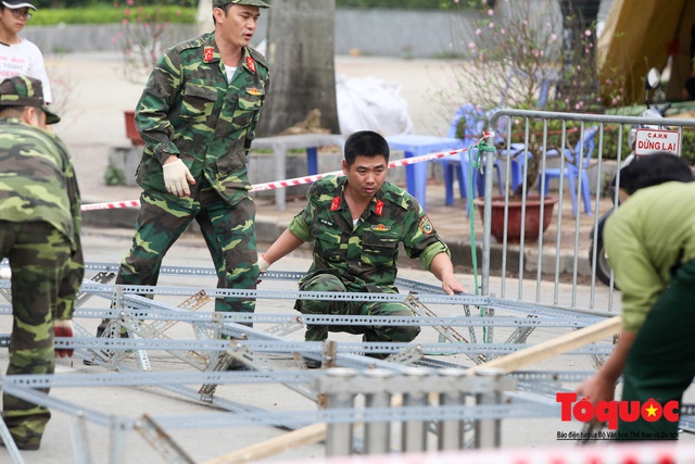 Cận cảnh trận địa pháo hoa bên Hồ Tây trước giờ khai hỏa chào năm mới Canh Tý 2020 - Ảnh 13.