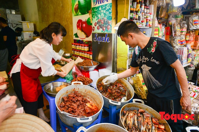 Hà Nội: Đi &quot;chợ nhà giàu&quot;, 10 phút là sắm đủ mâm cỗ Tết - Ảnh 13.