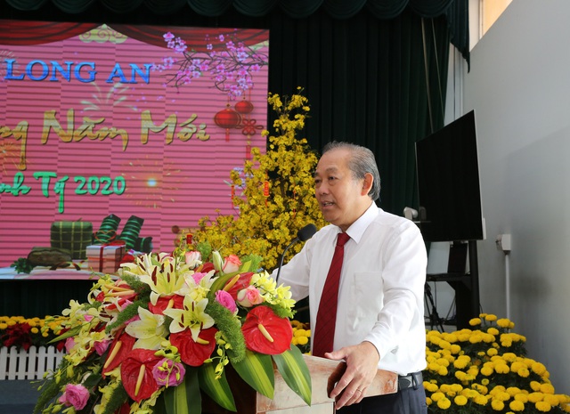 Phó Thủ tướng Trương Hòa Bình chúc tết Đảng bộ, chính quyền và nhân dân tỉnh Long An - Ảnh 2.