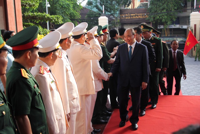 Thủ tướng Nguyễn Xuân Phúc chúc Tết lực lượng vũ trang và nhân dân TP Đà Nẵng  - Ảnh 1.