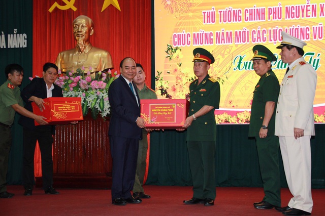 Thủ tướng Nguyễn Xuân Phúc chúc Tết lực lượng vũ trang và nhân dân TP Đà Nẵng  - Ảnh 2.
