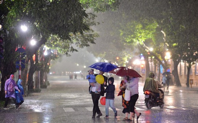 Mưa đá, mưa lớn đêm Giao thừa, sáng mùng 1 Tết tại Hà Nội và Bắc Bộ có gì bất thường? - Ảnh 1.