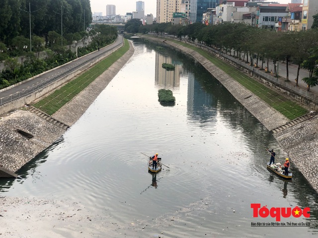 Sau 3 ngày Tết, sông Tô Lịch tràn ngập rác thải sinh hoạt - Ảnh 13.