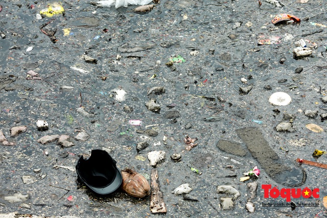 Sau 3 ngày Tết, sông Tô Lịch tràn ngập rác thải sinh hoạt - Ảnh 15.