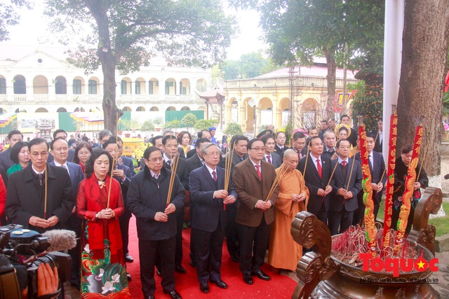 Lãnh đạo Đảng, Nhà nước, dâng hương, trồng cây đầu xuân tại Hoàng Thành Thăng Long - Ảnh 4.