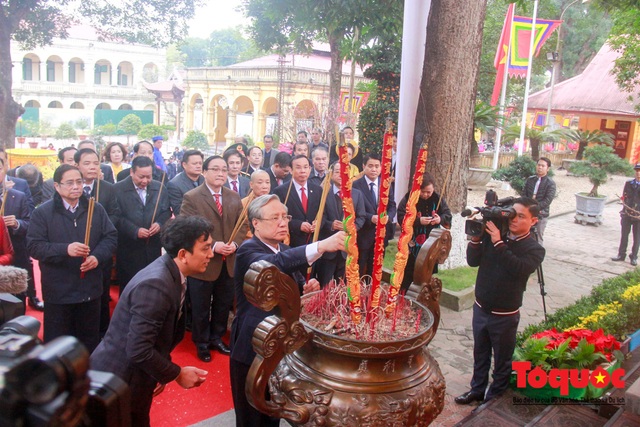 Lãnh đạo Đảng, Nhà nước, dâng hương, trồng cây đầu xuân tại Hoàng Thành Thăng Long - Ảnh 6.