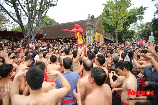 Lễ hội rước pháo khổng lồ ở làng Đồng Kỵ - Ảnh 12.