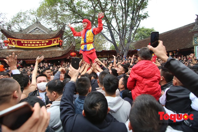 Lễ hội rước pháo khổng lồ ở làng Đồng Kỵ - Ảnh 9.