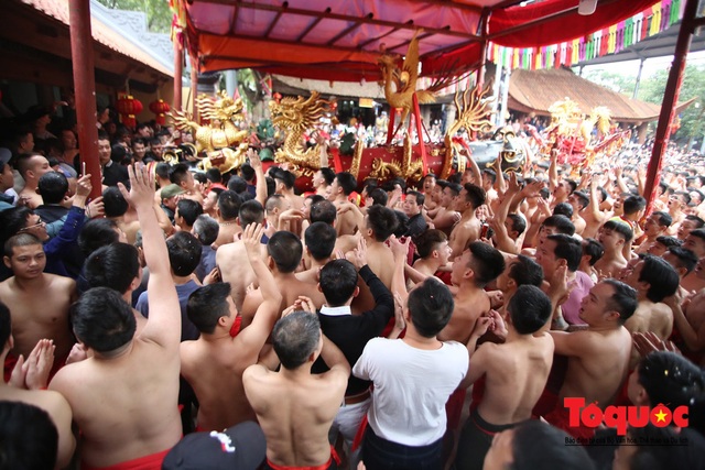 Lễ hội rước pháo khổng lồ ở làng Đồng Kỵ - Ảnh 7.