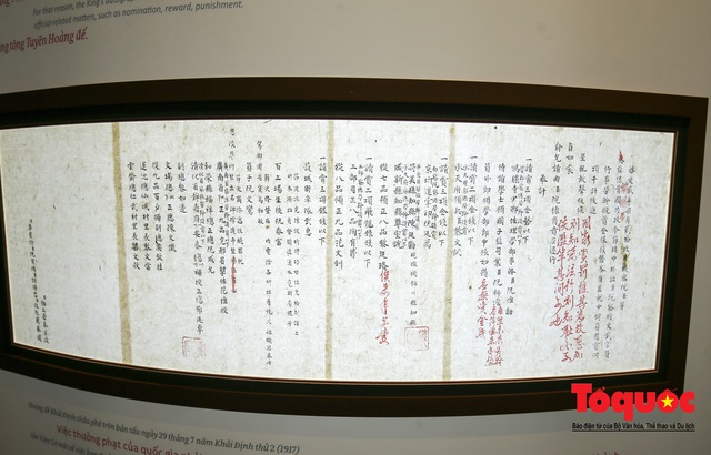 Khai mạc triển lãm &quot;Thư pháp của các Hoàng đế nhà Nguyễn&quot; - Ảnh 10.