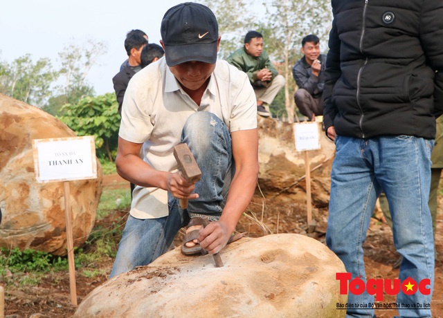 Tưng bừng đầu xuân với hội thi chẻ đá mồ côi ở Quảng Trị - Ảnh 3.