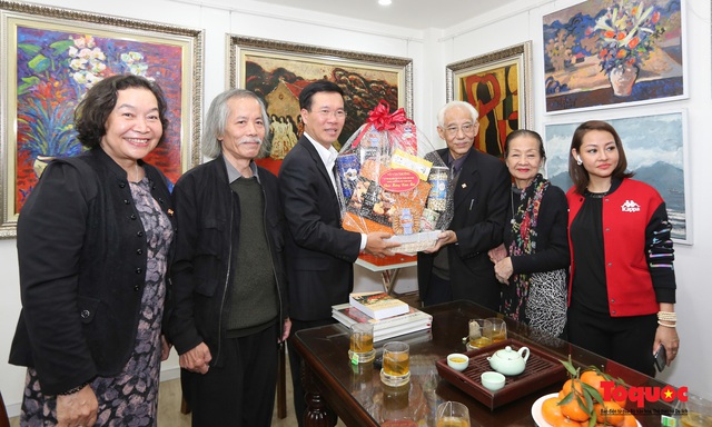 Trưởng Ban Tuyên giáo Trung ương Võ Văn Thưởng đánh giá cao những đóng góp của họa sĩ Trần Khánh Chương  - Ảnh 3.
