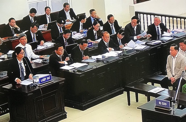 Vụ án xét xử 2 cựu Chủ tịch Đà Nẵng: Luật sư cảm thấy “xé lòng” khi nghe mức án của các bị cáo - Ảnh 1.