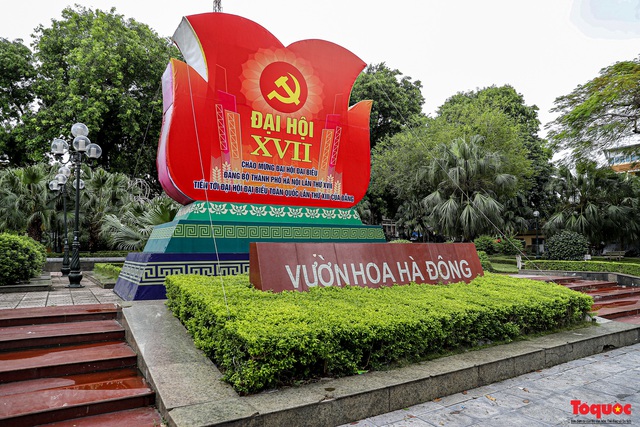 Đường phố Hà Nội rực rỡ cờ hoa chào mừng Đại hội đại biểu lần thứ XVII Đảng bộ thành phố - Ảnh 14.