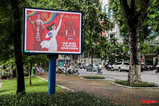 Đường phố Hà Nội rực rỡ cờ hoa chào mừng Đại hội đại biểu lần thứ XVII Đảng bộ thành phố - Ảnh 12.