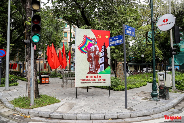 Đường phố Hà Nội rực rỡ cờ hoa chào mừng Đại hội đại biểu lần thứ XVII Đảng bộ thành phố - Ảnh 13.
