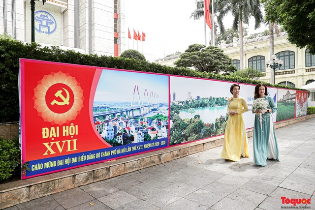 Đường phố Hà Nội rực rỡ cờ hoa chào mừng Đại hội đại biểu lần thứ XVII Đảng bộ thành phố - Ảnh 2.