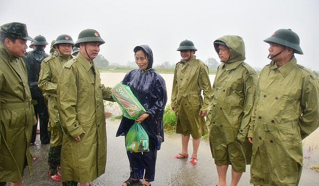Quân khu 4 thành lập Sở chỉ huy tiền phương ứng phó mưa lũ - Ảnh 1.
