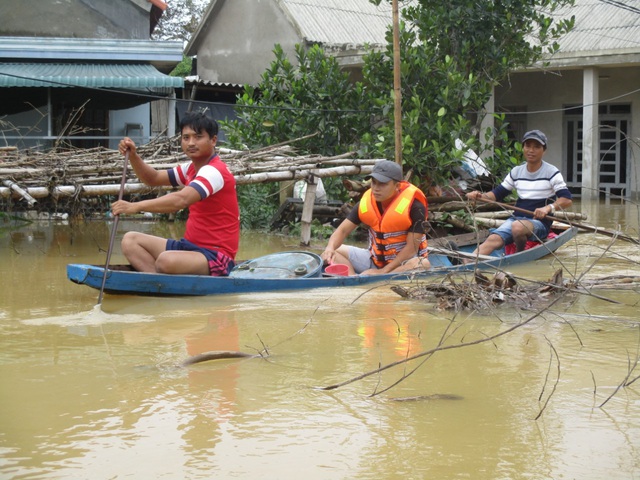 Huế ghi nhận có 5 người chết do mưa lũ, gần 63.000 nhà dân đang bị ngập - Ảnh 2.
