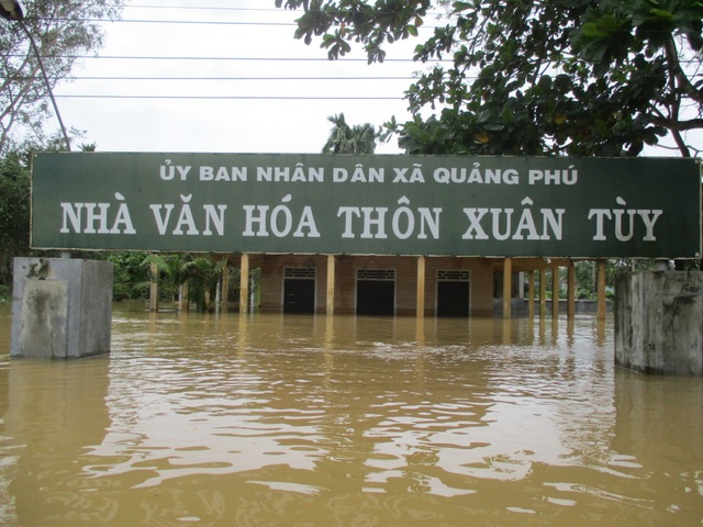 Huế ghi nhận có 5 người chết do mưa lũ, gần 63.000 nhà dân đang bị ngập - Ảnh 1.
