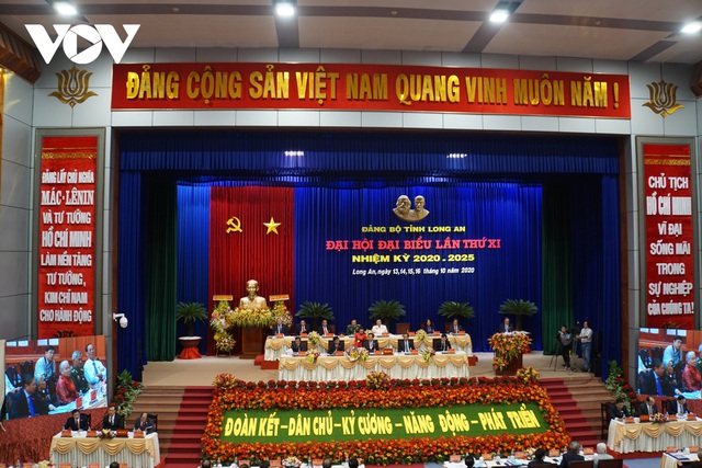  Khai mạc Đại hội đại biểu Đảng bộ tỉnh Sóc Trăng, Long An, Bình Dương - Ảnh 3.