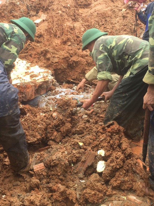 Sạt lở núi nghiêm trọng ở Quảng Trị: Đã tìm thấy những thi thể đầu tiên - Ảnh 8.