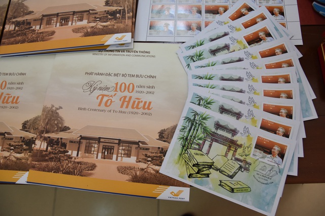 Phát hành tem bưu chính về nhà thơ Tố Hữu - Ảnh 2.