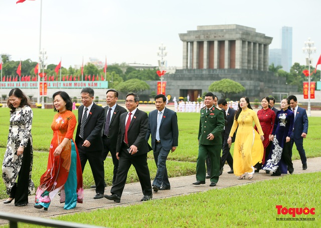 Lãnh đạo Đảng, Nhà nước vào Lăng viếng Chủ tịch Hồ Chí Minh - Ảnh 11.