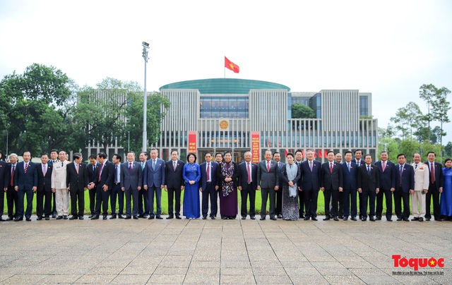 Lãnh đạo Đảng, Nhà nước vào Lăng viếng Chủ tịch Hồ Chí Minh - Ảnh 8.