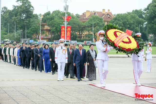 Lãnh đạo Đảng, Nhà nước vào Lăng viếng Chủ tịch Hồ Chí Minh - Ảnh 3.