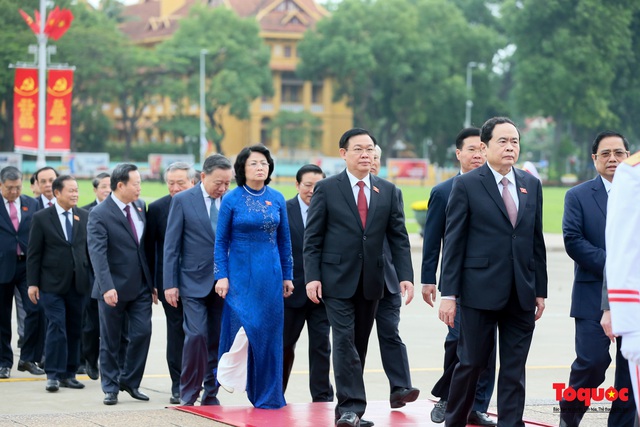 Lãnh đạo Đảng, Nhà nước vào Lăng viếng Chủ tịch Hồ Chí Minh - Ảnh 6.
