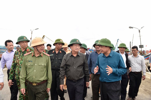 Phó Thủ tướng Trịnh Đình Dũng: Bão số 9 là cơn bão mạnh, không được phép chủ quan - Ảnh 1.