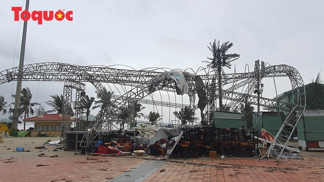 Hình ảnh Đà Nẵng sau bão số 9, nhiều cây xanh ngã đổ la liệt - Ảnh 11.