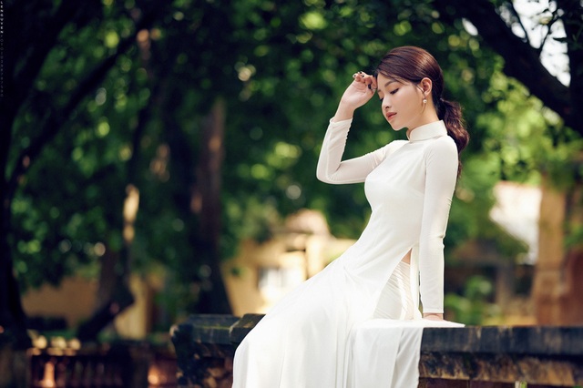 “Hoa khôi” Giọng hát hay Hà Nội gây thương nhớ với áo dài trắng - Ảnh 2.