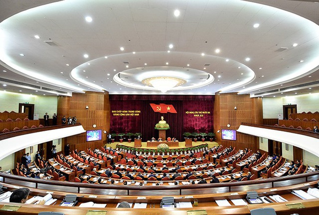 Thủ tướng Nguyễn Xuân Phúc điều hành ngày làm việc thứ hai của Hội nghị Trung ương 13 - Ảnh 1.