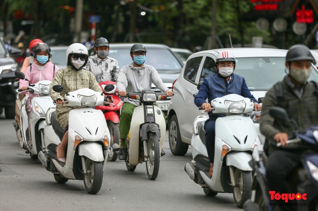 Người dân thủ đô đón gió đông se lạnh đầu mùa - Ảnh 8.