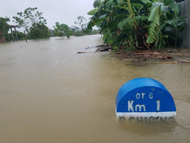 Thừa Thiên Huế: 5 người mất tích, bị thương, 1.100 nhà dân bị ngập lụt - Ảnh 1.