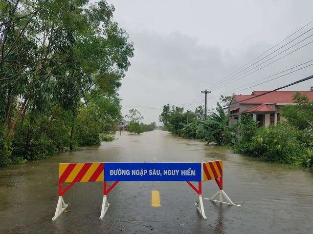 Thừa Thiên Huế: 5 người mất tích, bị thương, 1.100 nhà dân bị ngập lụt - Ảnh 3.