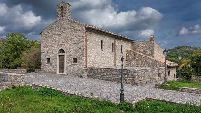 CNN: Ngôi làng Italy đẹp bức tranh vẽ nhưng bí mật quá khứ ít ai ngờ tới - Ảnh 4.