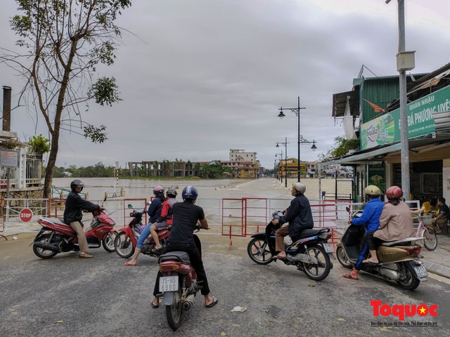 Nhiều địa phương tại Thừa Thiên Huế tái ngập lụt, có nơi đã ngập hơn 1 tháng - Ảnh 11.