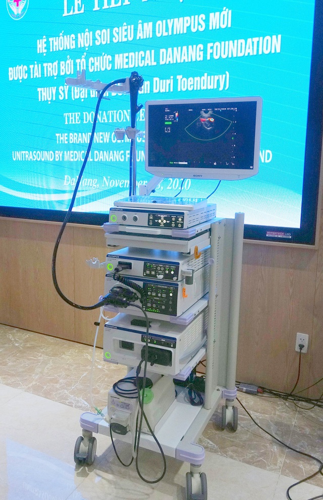 Bệnh viện Đà Nẵng tiếp nhận hệ thống nội soi siêu âm Olympus hiện đại - Ảnh 1.