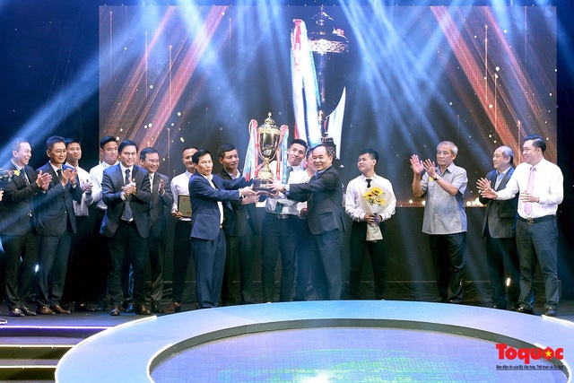 Ấn tượng V.League Awards 2020: Tôn vinh câu lạc bộ, các cá nhân… có thành tích xuất sắc nhất mùa giải - Ảnh 3.